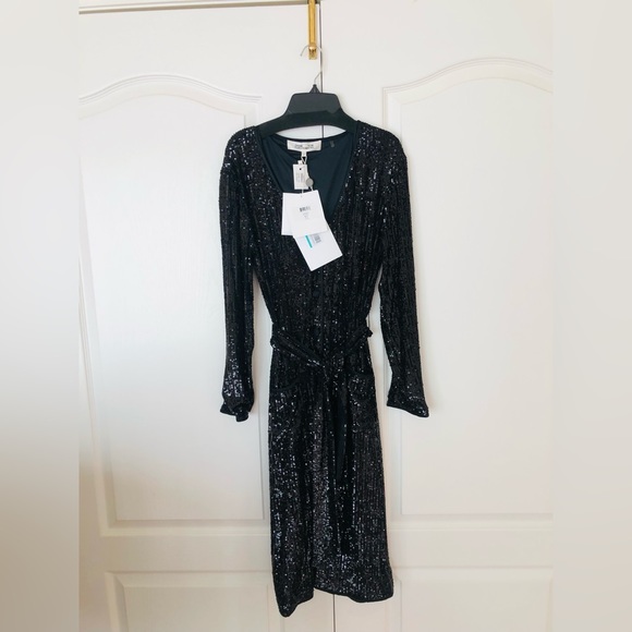 DIANE VON FURSTENBERG
MELINA BELTED SEQUINED STRETCH-MESH DRESS - Picture 13 of 16